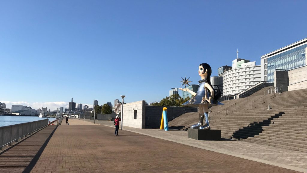 Devant le musée préfectoral d’art de Hyogo (Kobe)