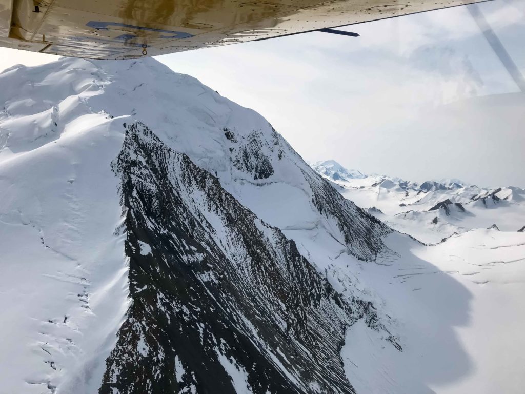En volant au dessus du champ de glace du Kluane NP (Yukon)