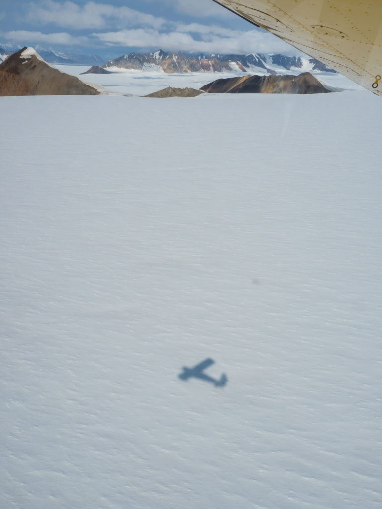 En volant au dessus du champ de glace du Kluane NP (Yukon)